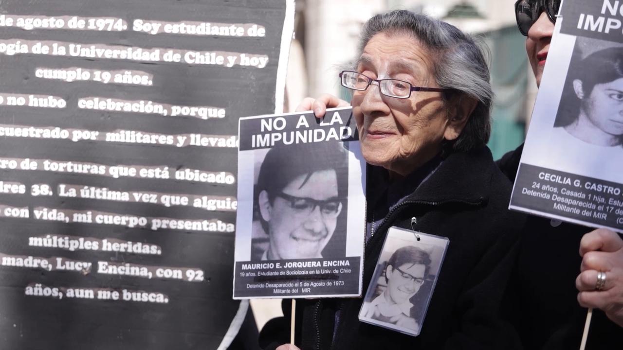 Video thumbnail for Chile: Families of disappeared mark international memorial day in Santiago.