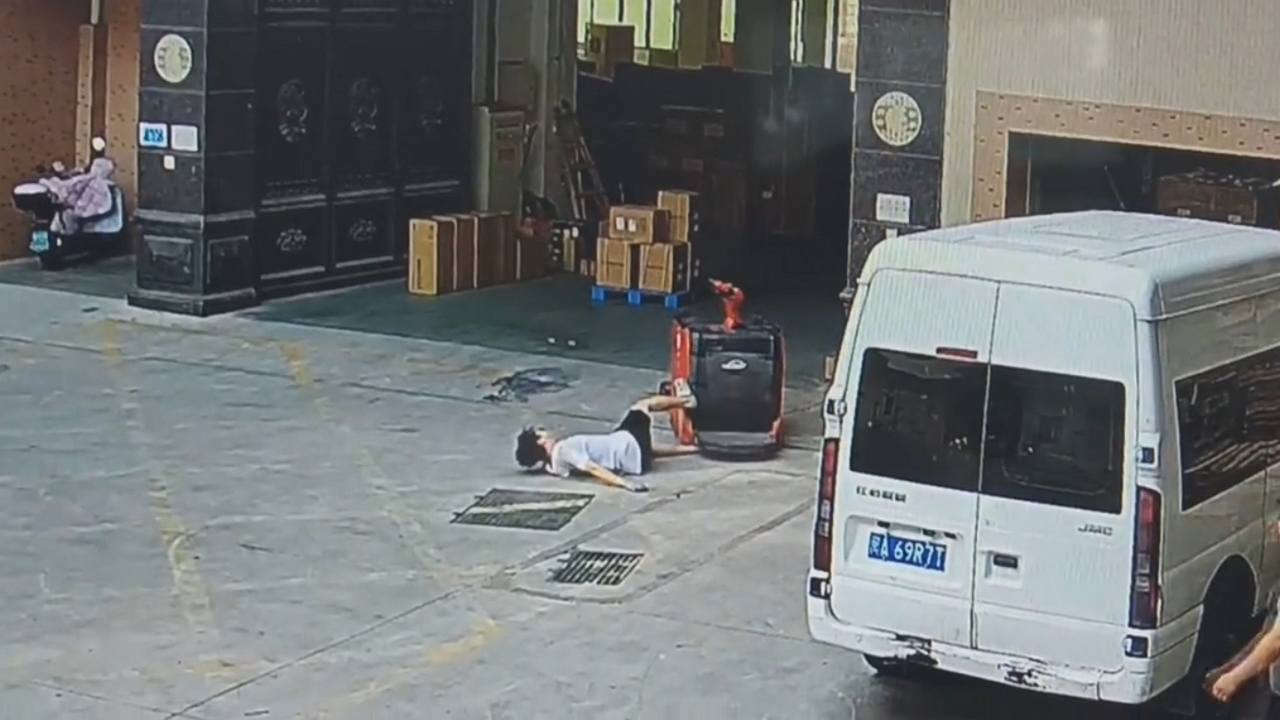 Video thumbnail for Man Takes a Tumble Off Electric Pallet Jack in China