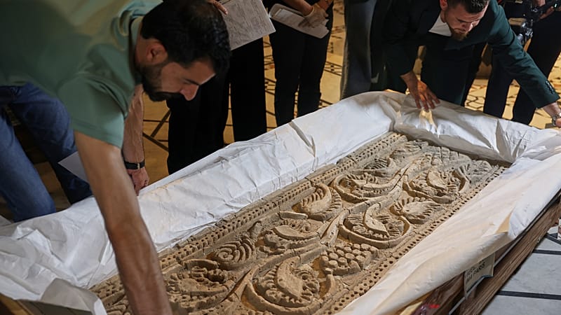 Video thumbnail for Syria unveils archaeological treasures returned from France after 15 years