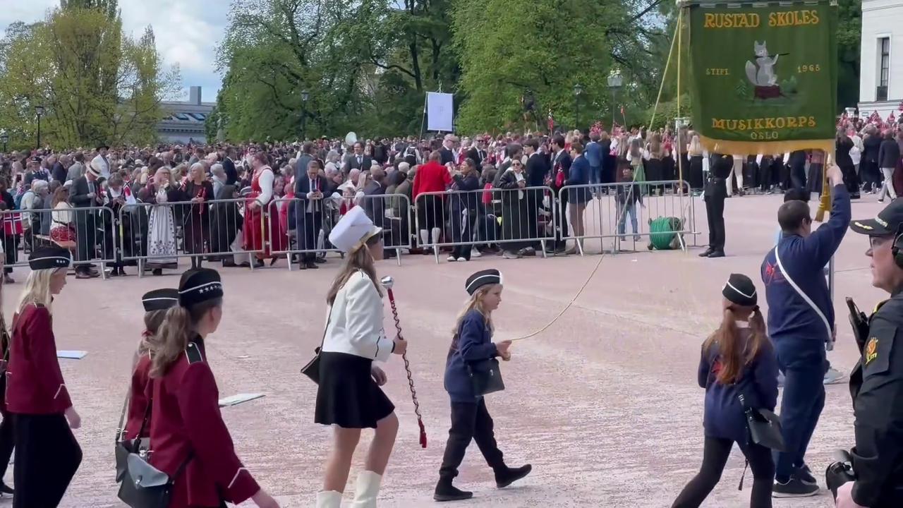 Video thumbnail for Norway: Constitution Day parades celebrate national holiday in Oslo.