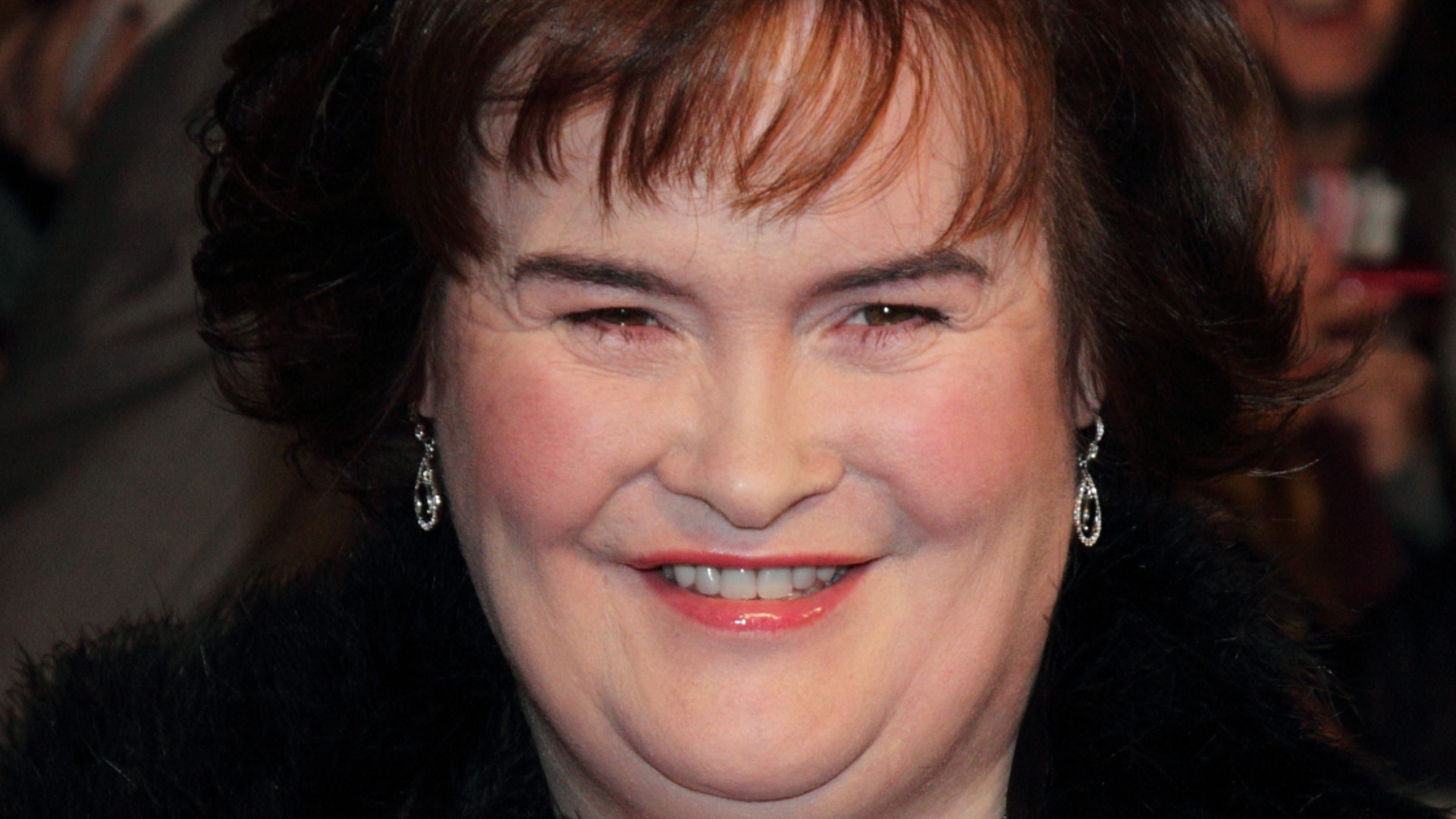Video thumbnail for Susan Boyle's Transformation Is Seriously Stunning