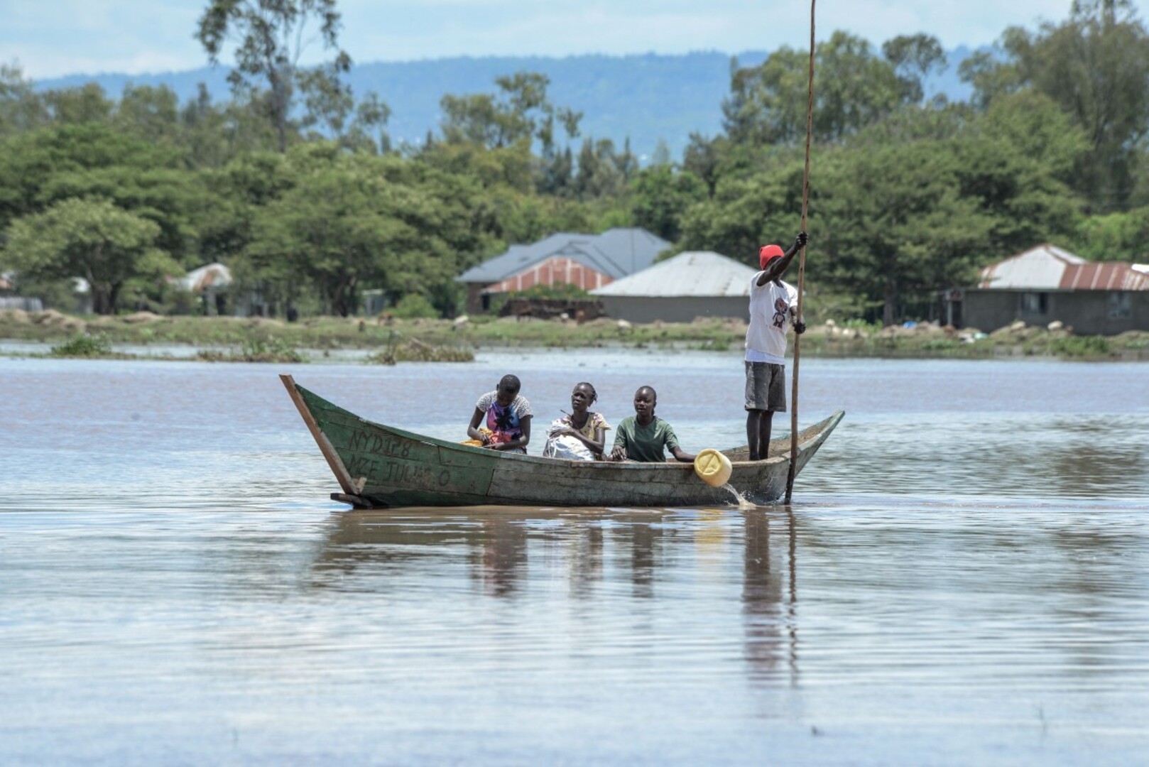 Video thumbnail for Kenya floods: At least 84 people have been swept away