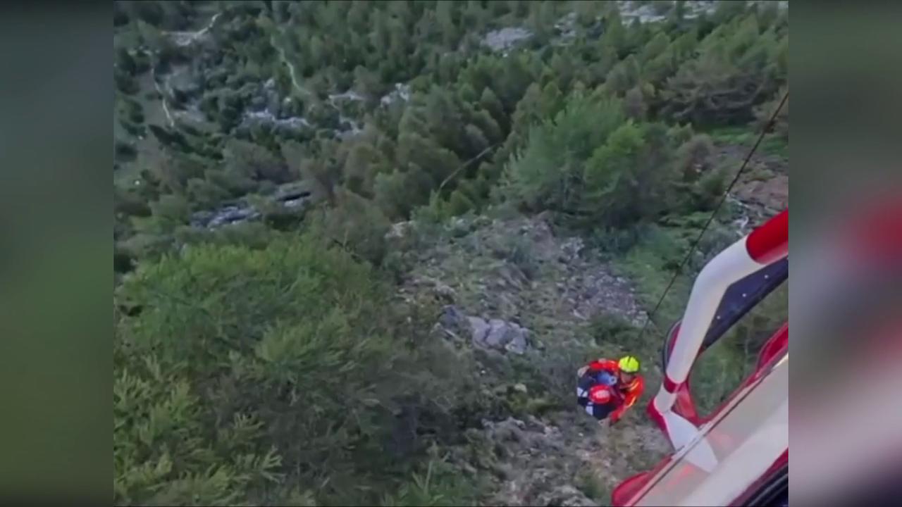 Video thumbnail for Italy: Lost Hiker Rescued From Remote Mountain Area Near Acceglio.