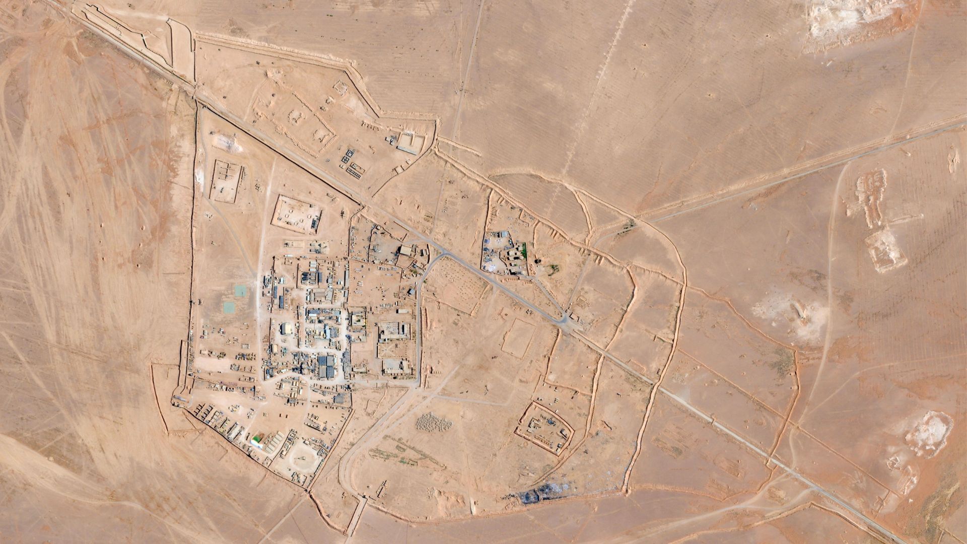 Video thumbnail for Syrian army takes control of al-Tanf military base as US troops pull out