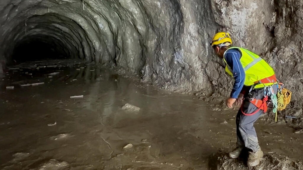 Video thumbnail for Search continues for tunnel workers in Nepal floods