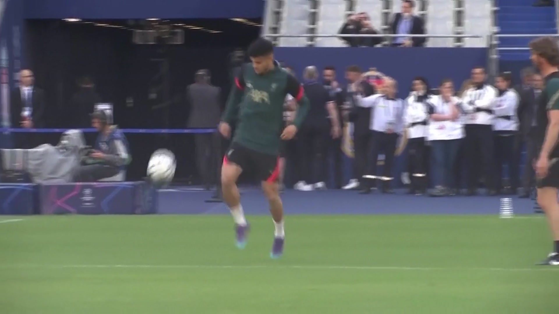 'Video thumbnail for Liverpool reportedly reject Bayern Munich bid for Luis Diaz'