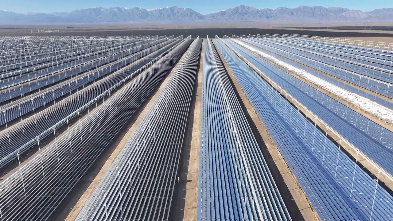 Video thumbnail for China: Datang linear Fresnel solar thermal photovoltaic project.