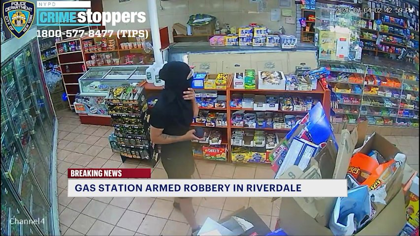 Video thumbnail for Police search for man behind gunpoint robbery inside Riverdale gas station