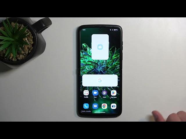 Video thumbnail for MOTOROLA Razr 2022 - How To Enter Safe Mode