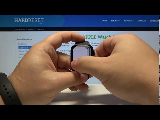 Video thumbnail for How to Activate Flashlight in APPLE Watch SE – Control Center Options