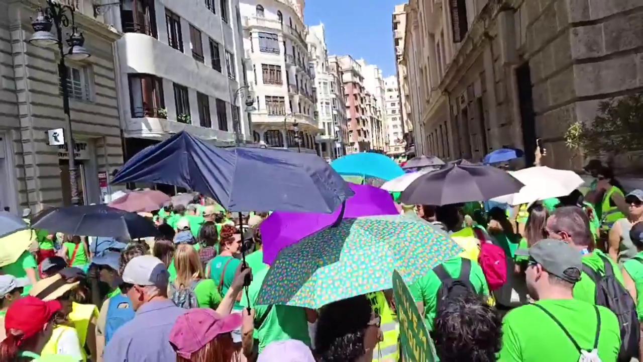 Video thumbnail for Spain: Firefighters Join Valencia Education Strike In Rare Show Of Solidarity.