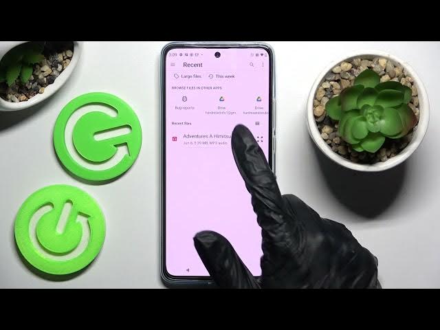 Video thumbnail for How to Turn On and Set Up an Alarm Clock on the MOTOROLA Edge 30