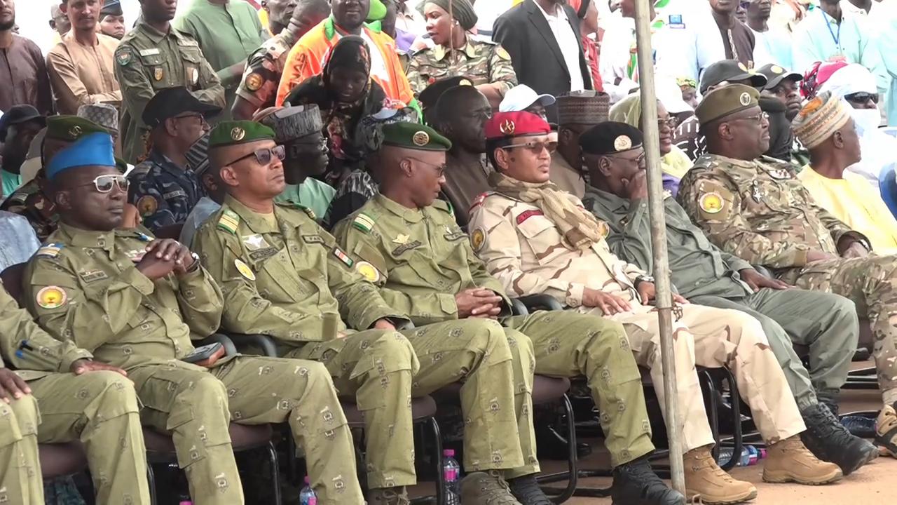 Video thumbnail for Niger: Thousands rally in Niger to condemn failed military uprising.