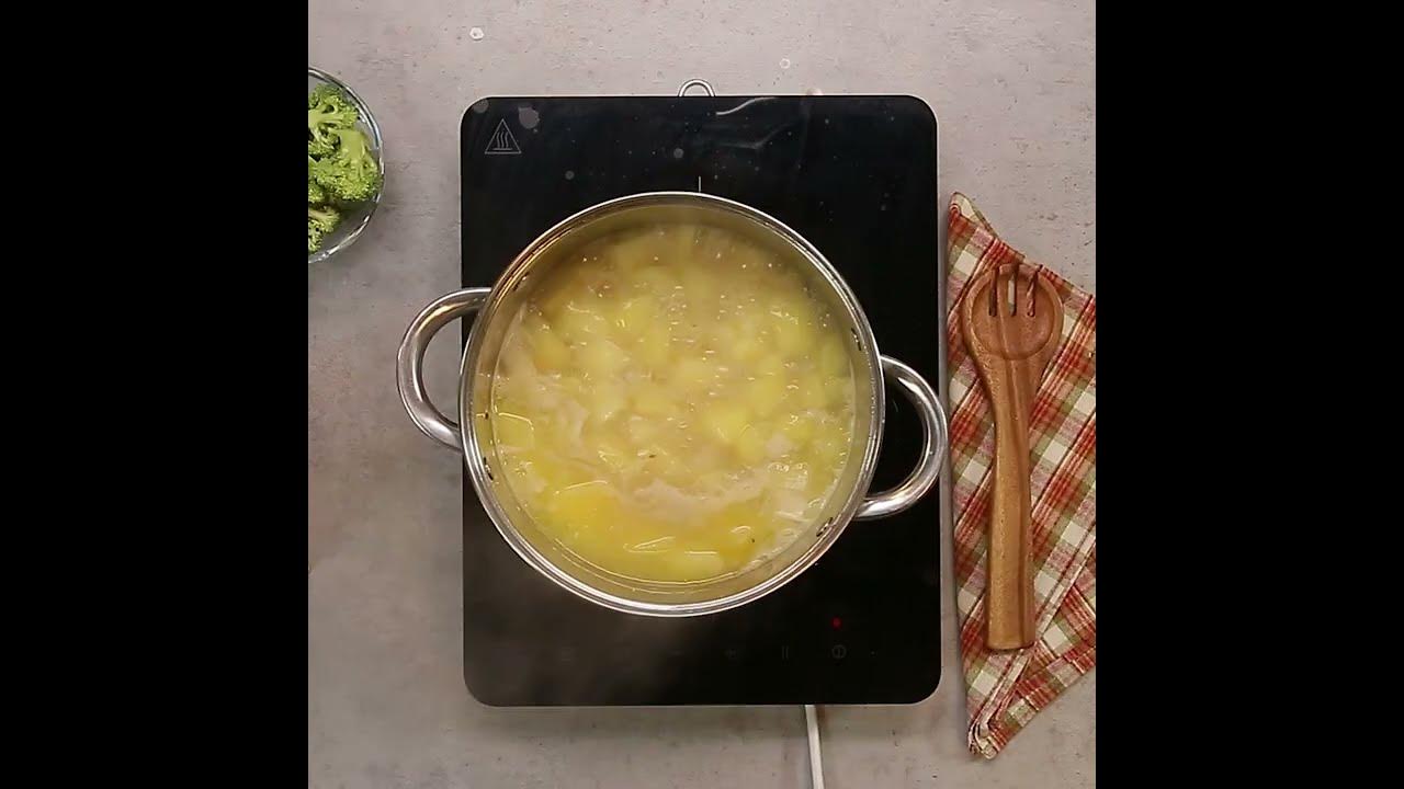 Video thumbnail for Potato cream soup with broccoli chunks