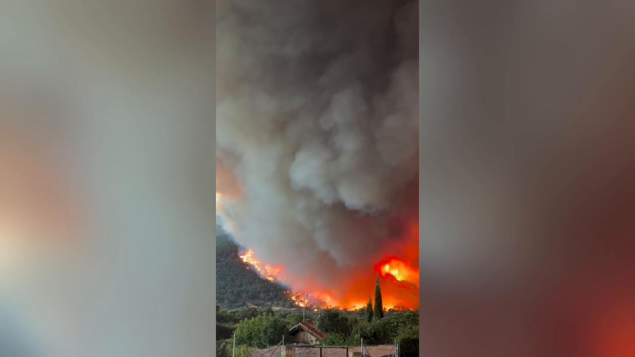 Video thumbnail for Spain: Firefighters continue to battle wildfires in central Spain.
