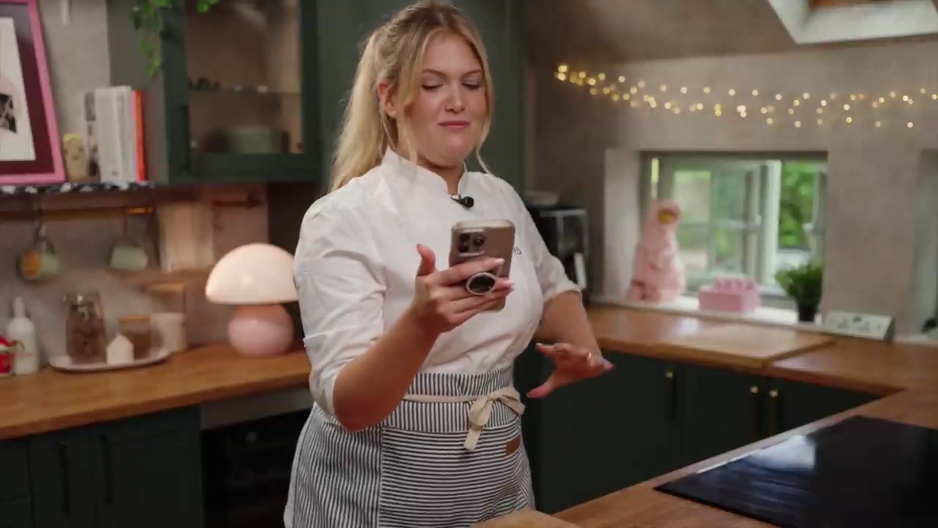 Video thumbnail for Marshmallows On Sweet Potatoes  Poppy Tries It (720P HD)