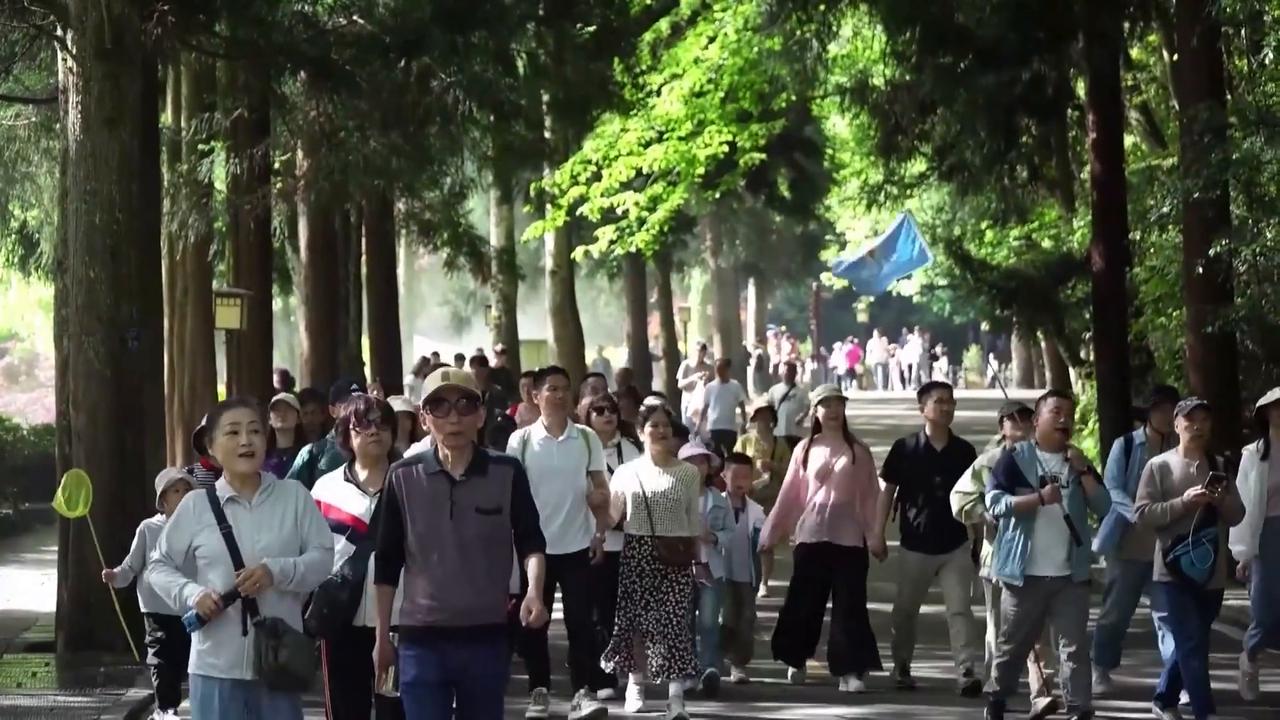 Video thumbnail for China: China releases new national standards to improve service quality, boost high-quality development of tourism.