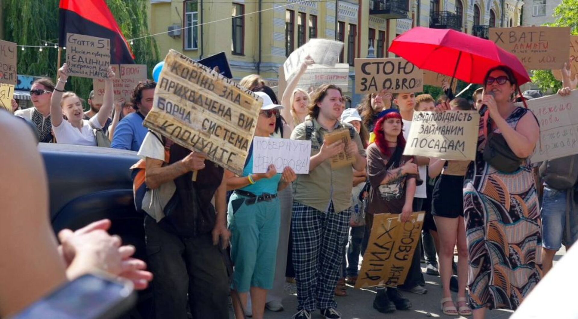 Video thumbnail for Ukraine protests after Zelenskyy dismisses Defence Minister Mykhailo Fedorov