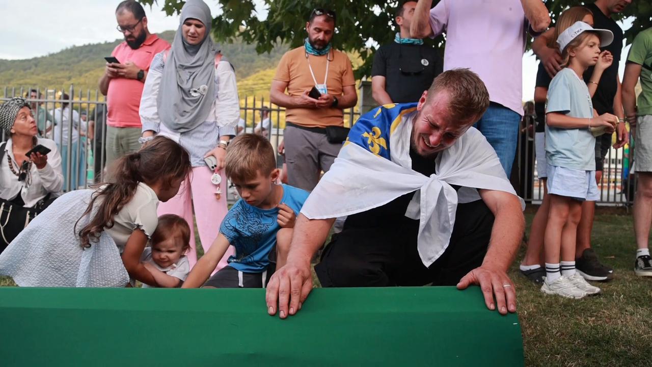 Video thumbnail for Bosnia and Herzegovina: Bosnia prepares to bury 10 Srebrenica genocide victims on 31st anniversary.