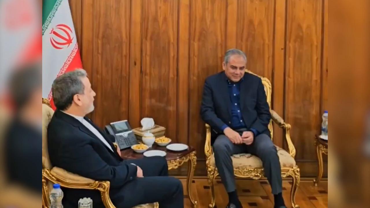 Video thumbnail for Iran: Pakistani interior minister meets Iranian foreign minister in Tehran.