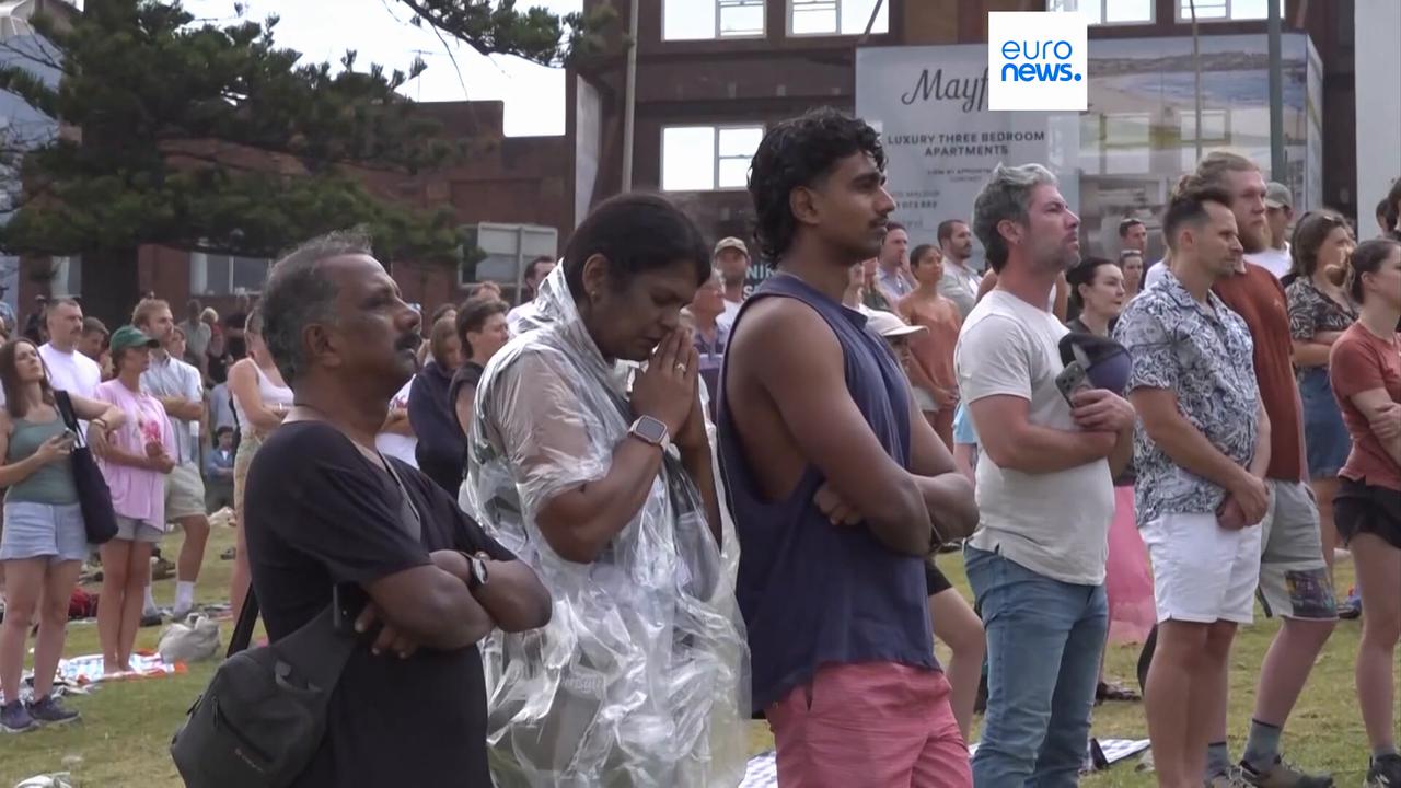 Video thumbnail for Australians unite to honour victims of Bondi Beach Jewish festival attack