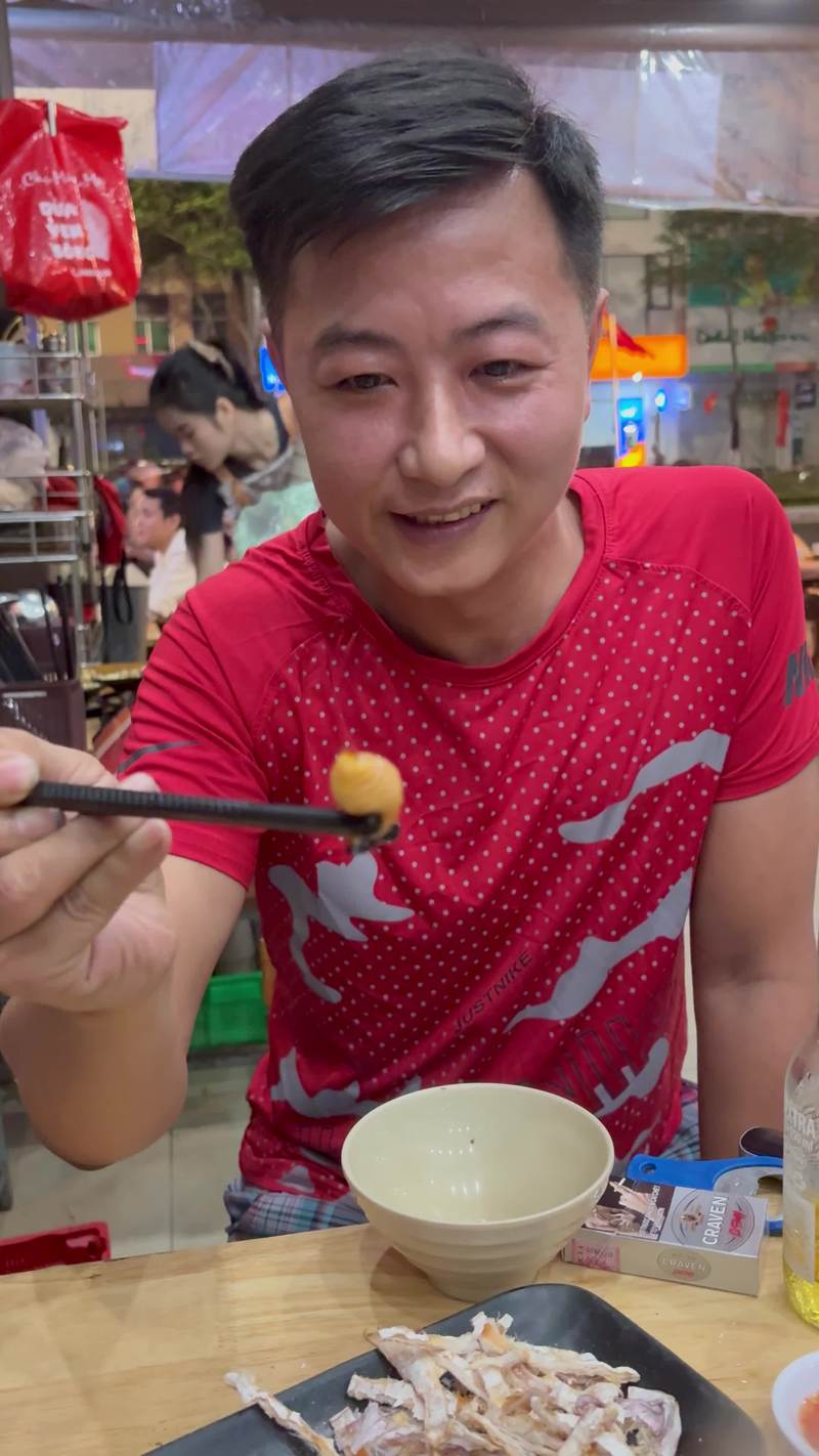 Video thumbnail for Tasting Coconut Larvae at a Danang Street Restaurant