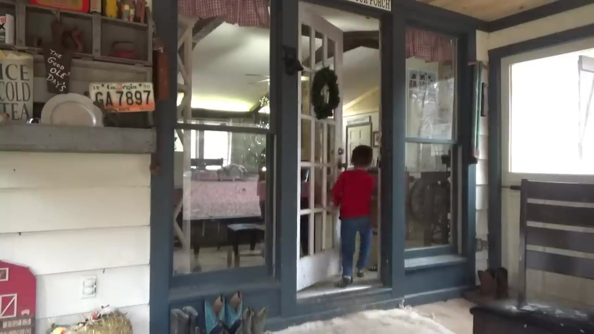 Video thumbnail for These are BETTER  😲 Small Town Christmas Market 🎄 and Cinnamon Roll Pancakes 🥞 25 days of Christmas(720P HD)