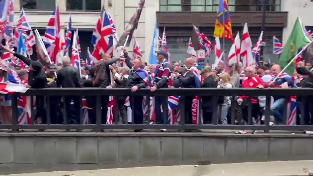 Video thumbnail for UK: ‘Unite the Kingdom’ Rally Draws Tens of Thousands to London 4.