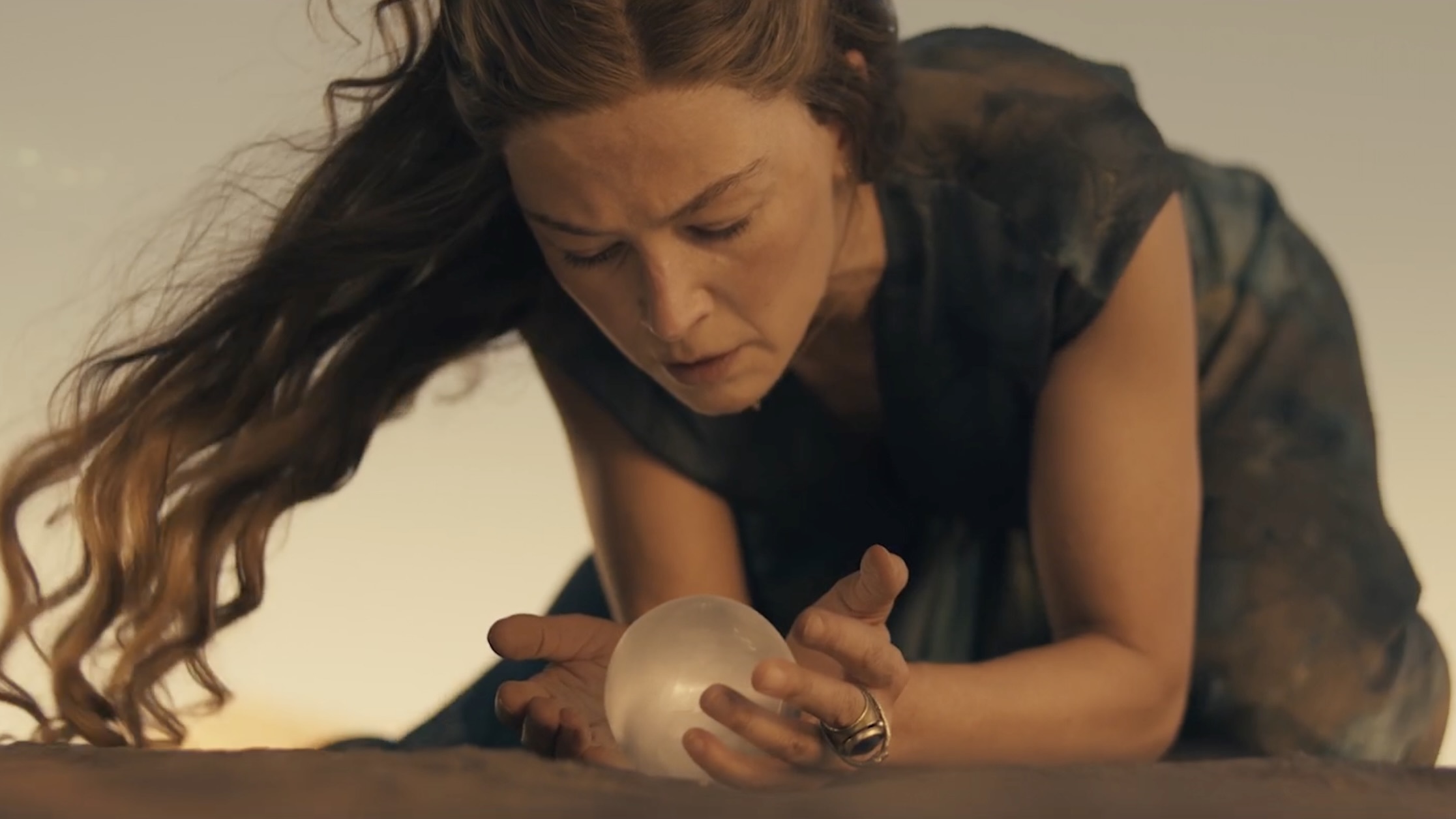 Video thumbnail for Moiraine channels extraordinary power in exclusive clip from 'The Wheel of Time' Season 3, episode 5