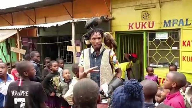 Video thumbnail for Kenya 'Birdman' is internet hit but worries health officials
