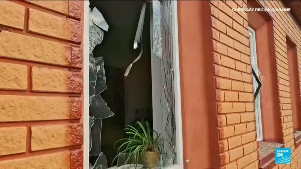 Video thumbnail for Several people killed in Ukraine after a Russian drone strike on a market