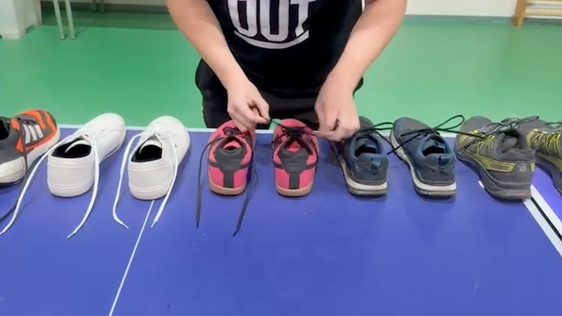 Video thumbnail for Most shoelaces tied in a bow in three minutes - 84 by Alvaro Martin Mendieta