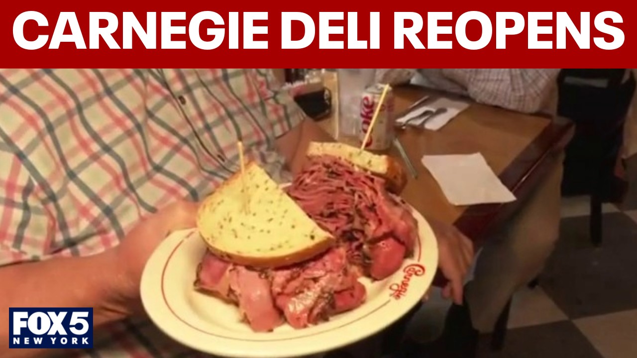 Video thumbnail for New York City's iconic Carnegie Deli reopens after 2016 closure