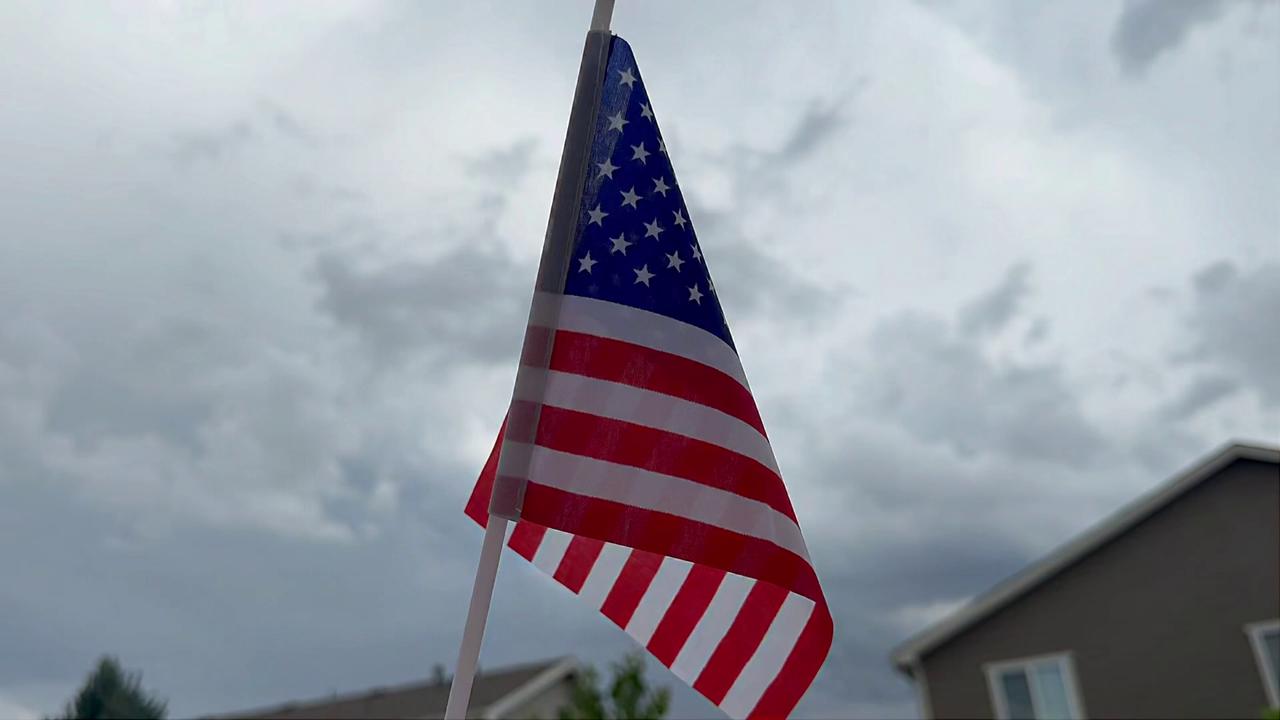 Video thumbnail for USA-Shaped Cloud Transforms Into an Eagle Over Colorado
