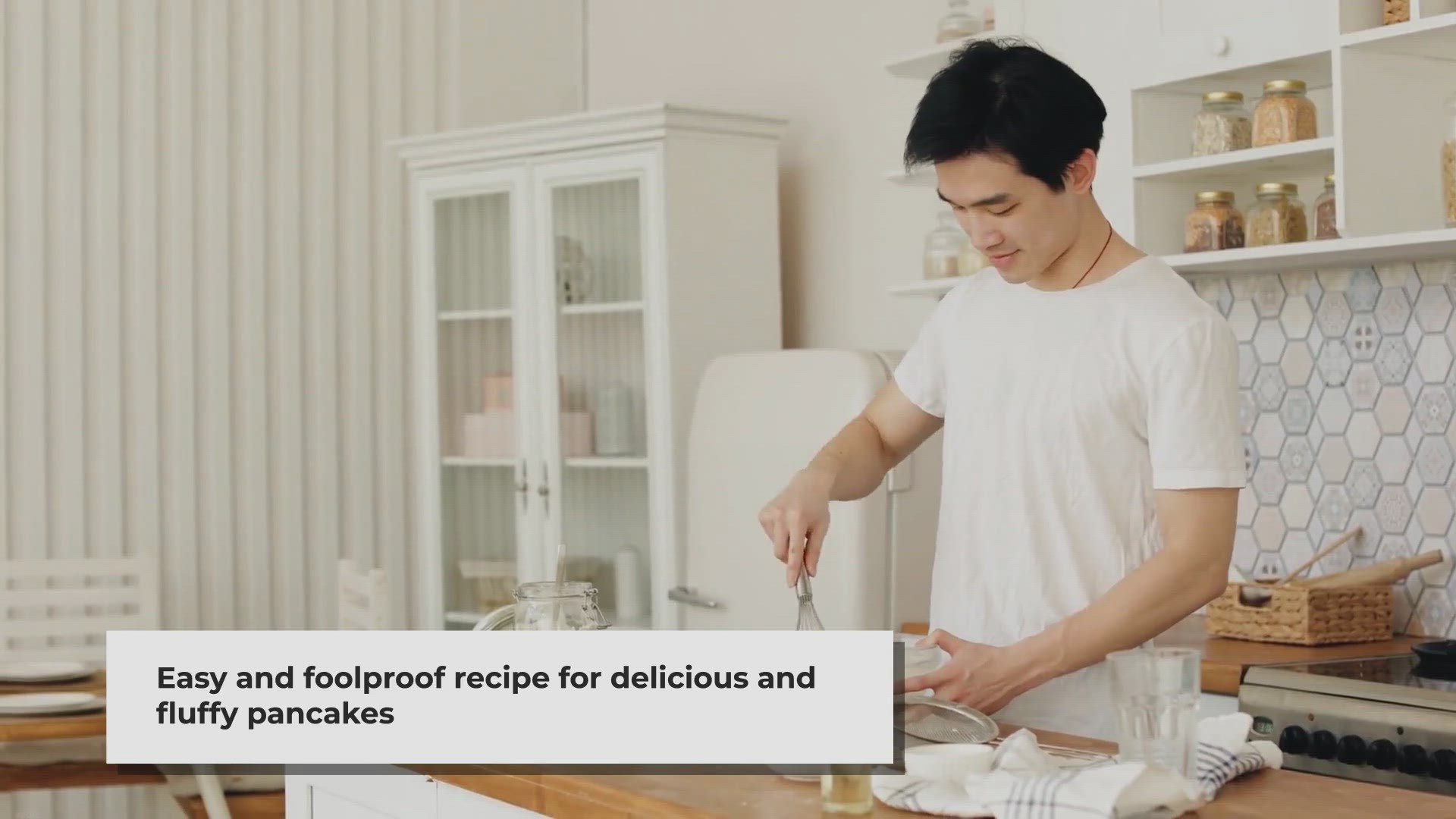 'Video thumbnail for Crêpes maison moelleuses et inratables : la recette facile pas à pas !'