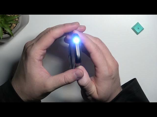 Video thumbnail for How to Enable & Disable Flashlight on MAXCOM MM724 Phone?