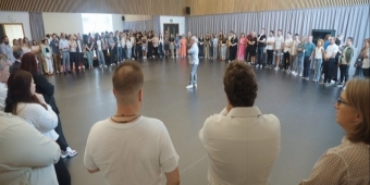 Video thumbnail for Video: Inside the First Rehearsal for LES MISERABLES THE ARENA SPECTACULAR Tour