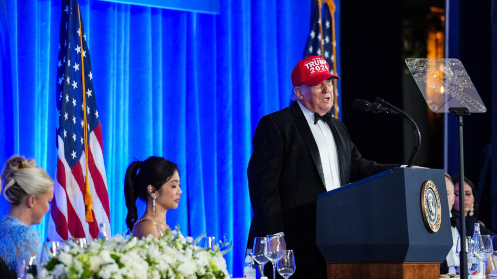 Video thumbnail for Trump praises secret service at White House correspondents' dinner