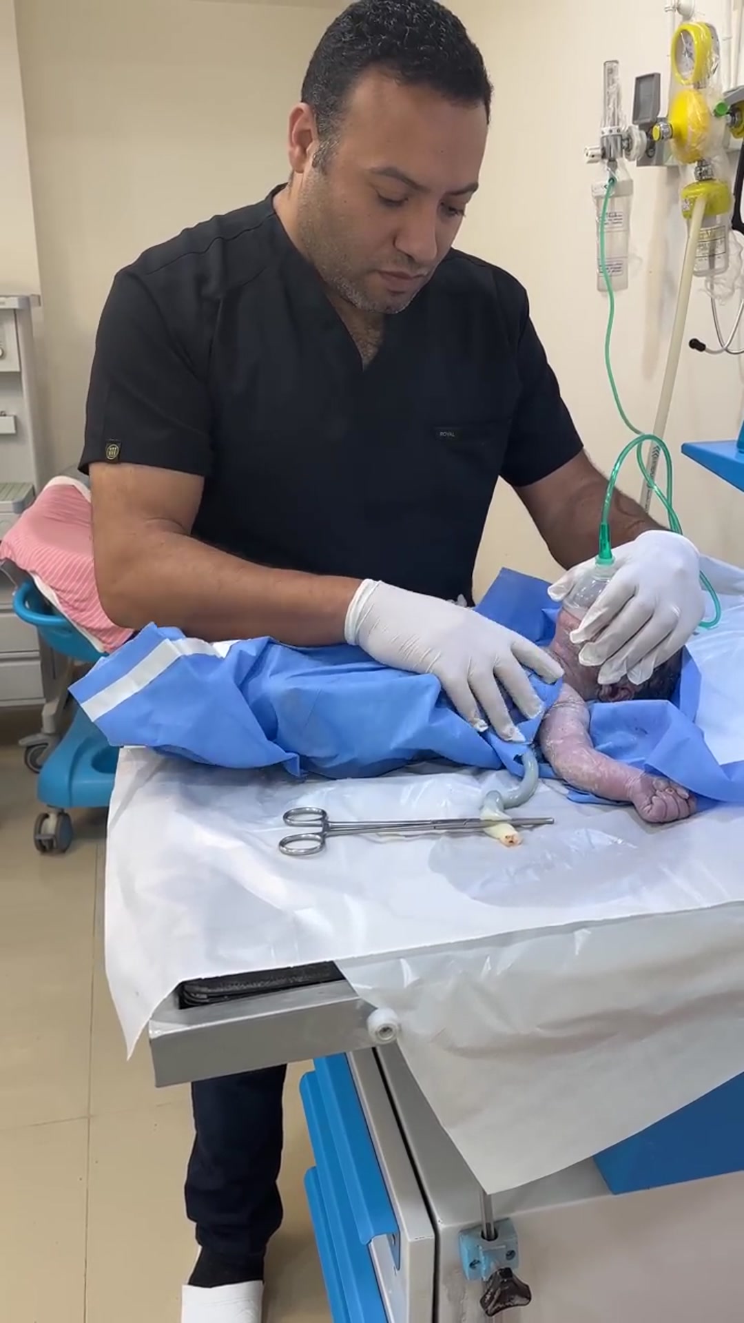 Video thumbnail for baby born and change his colour(720P_HD)