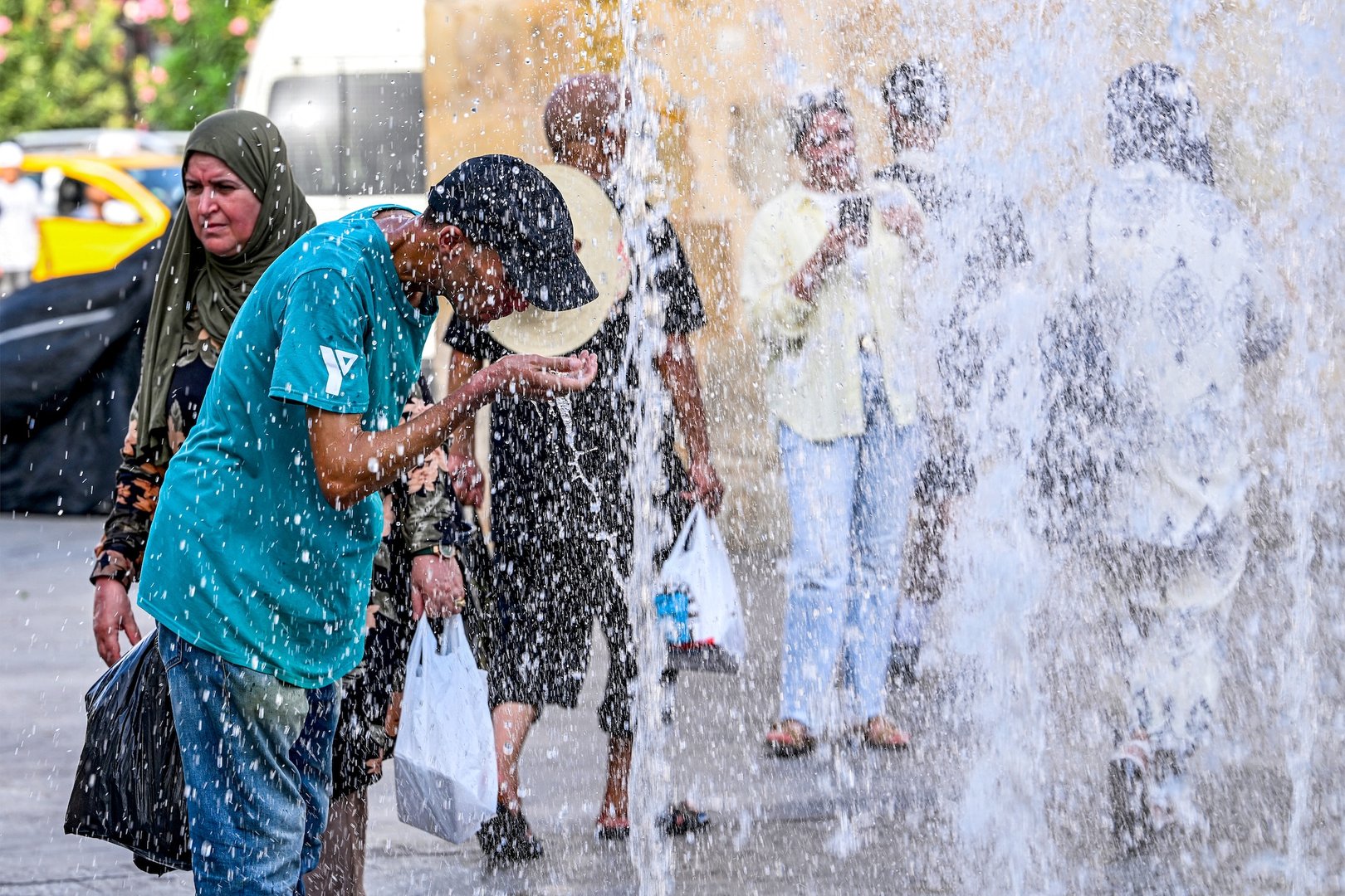 Video thumbnail for Tunisians desperate for water as taps run dry