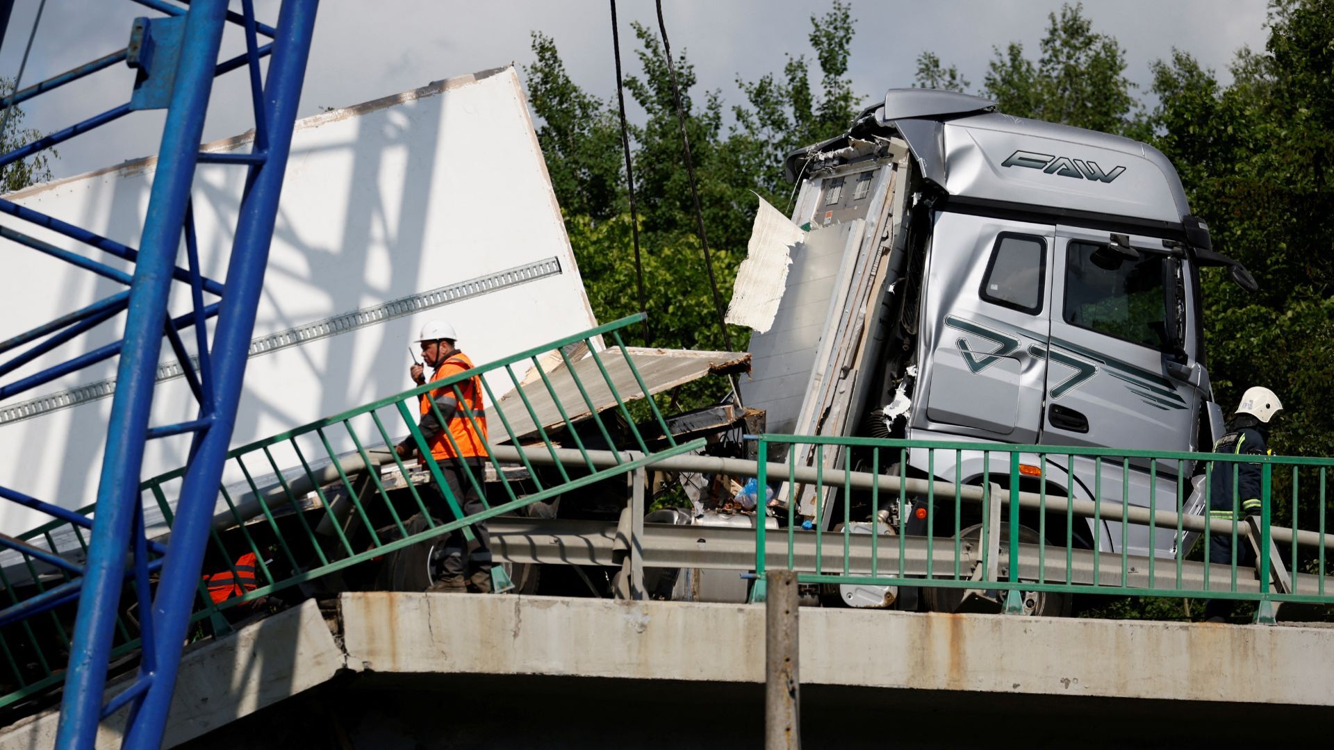 Video thumbnail for Two bridges collapsed on a train in western Russia's Bryansk region