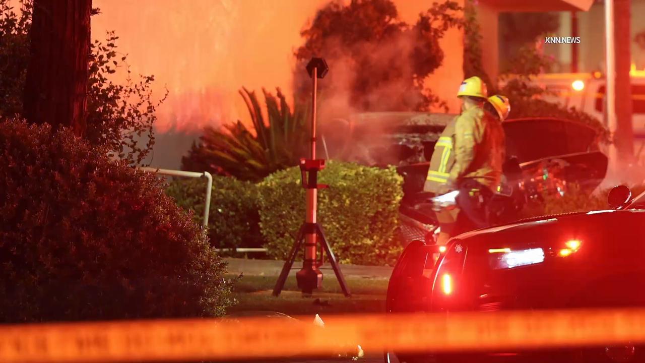 Video thumbnail for US, Bakersfield: Bakersfield Pursuit Ends in Fatal Crash Near Good Samaritan Hospital.