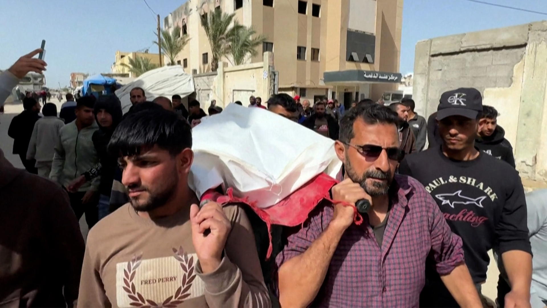 Video thumbnail for Israeli army says Ramadan Kareem while oppressing Palestinians