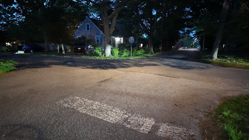Video thumbnail for 2 shot in Mastic Beach, police still searching for the suspect