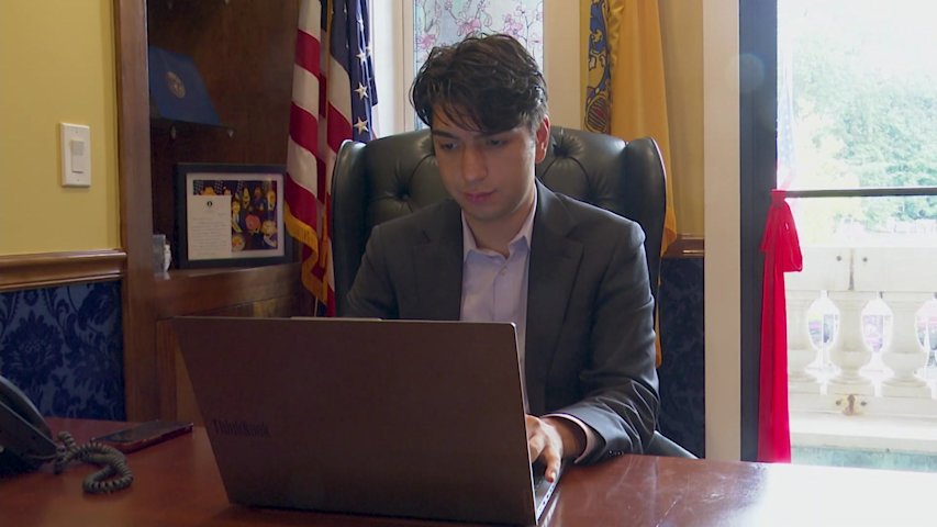 Video thumbnail for A young leader making history: Frank Velez's path to the mayor's office in Belleville