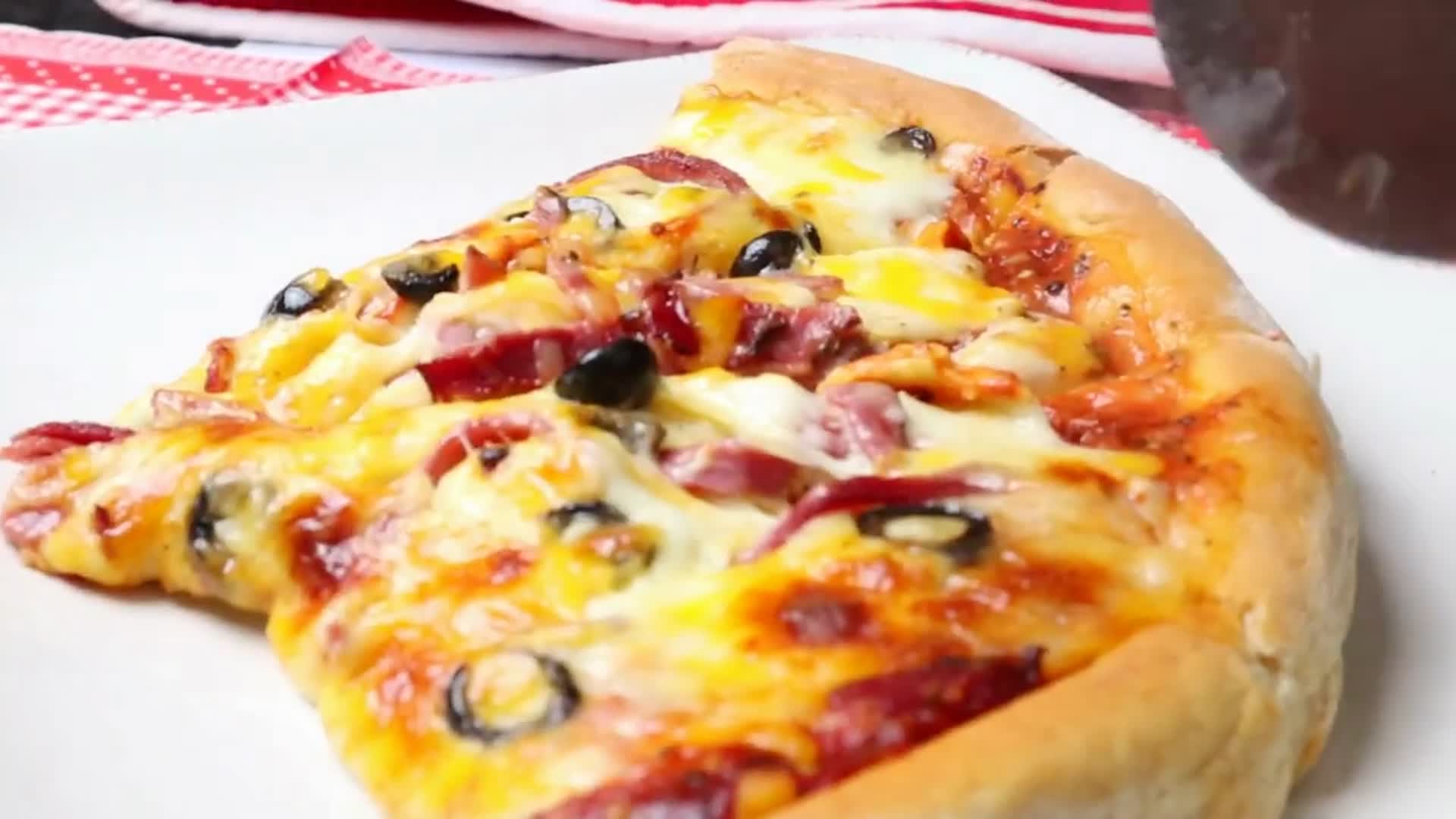 Video thumbnail for Homemade Pizza Recipe