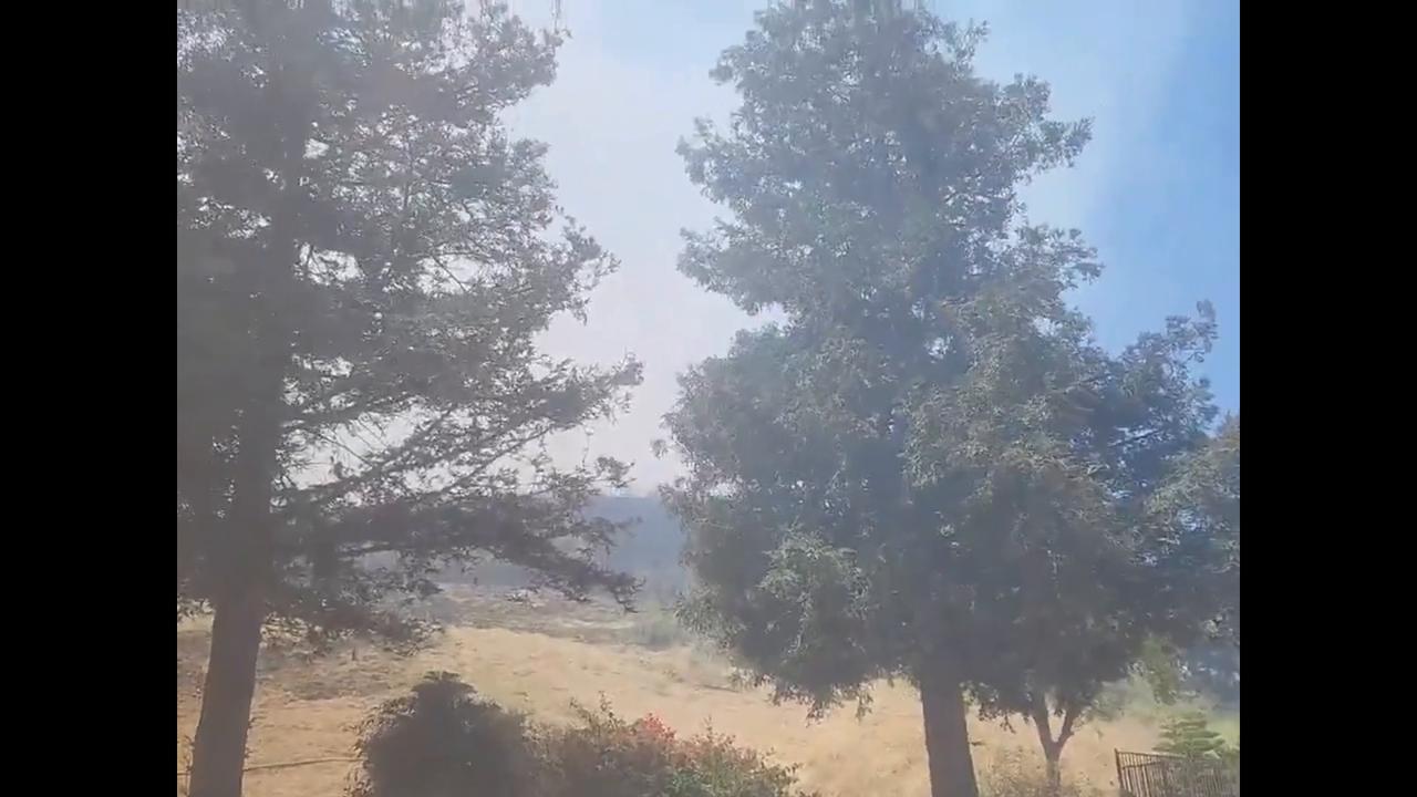 Video thumbnail for US: Fast-Moving Sandy Fire Burns More Than 800 Acres, Prompting Evacuations 5.