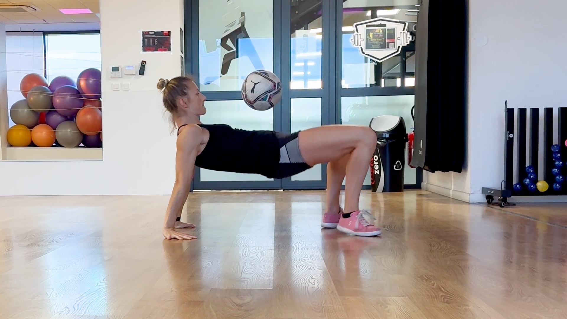 Video thumbnail for Melody Donchet Sets Football Abdomen Touches Record