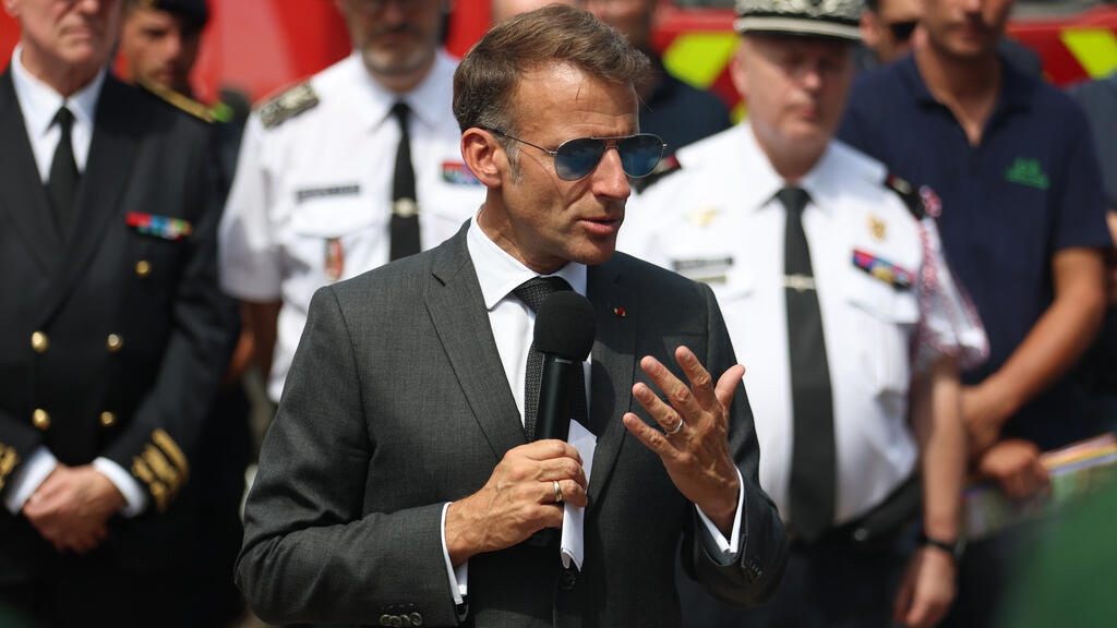 Video thumbnail for 'Zero tolerance' for forest arsonists, Macron promises firefighters
