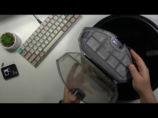 Video thumbnail for How to Empty Realme TechLife Robot Vacuum Dustbin - Throw Away All the Garbage from Realme Vacuum